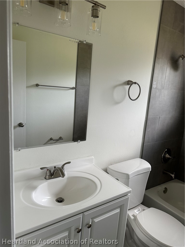 237 Rhapsody Avenue Lake Placid, FL 33852 - Photo 8 of 18 a bathroom with a sink and a toilet