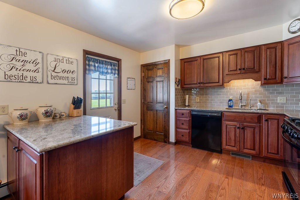 3889 Slusaric Road Wheatfield, NY 14120 - Photo 7 of 50