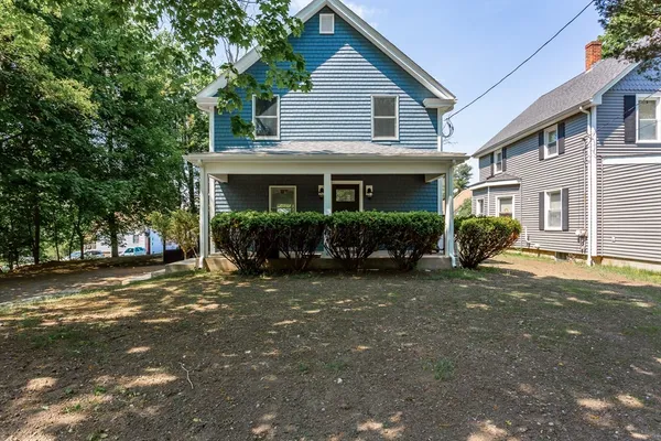 a view of a house with a yard