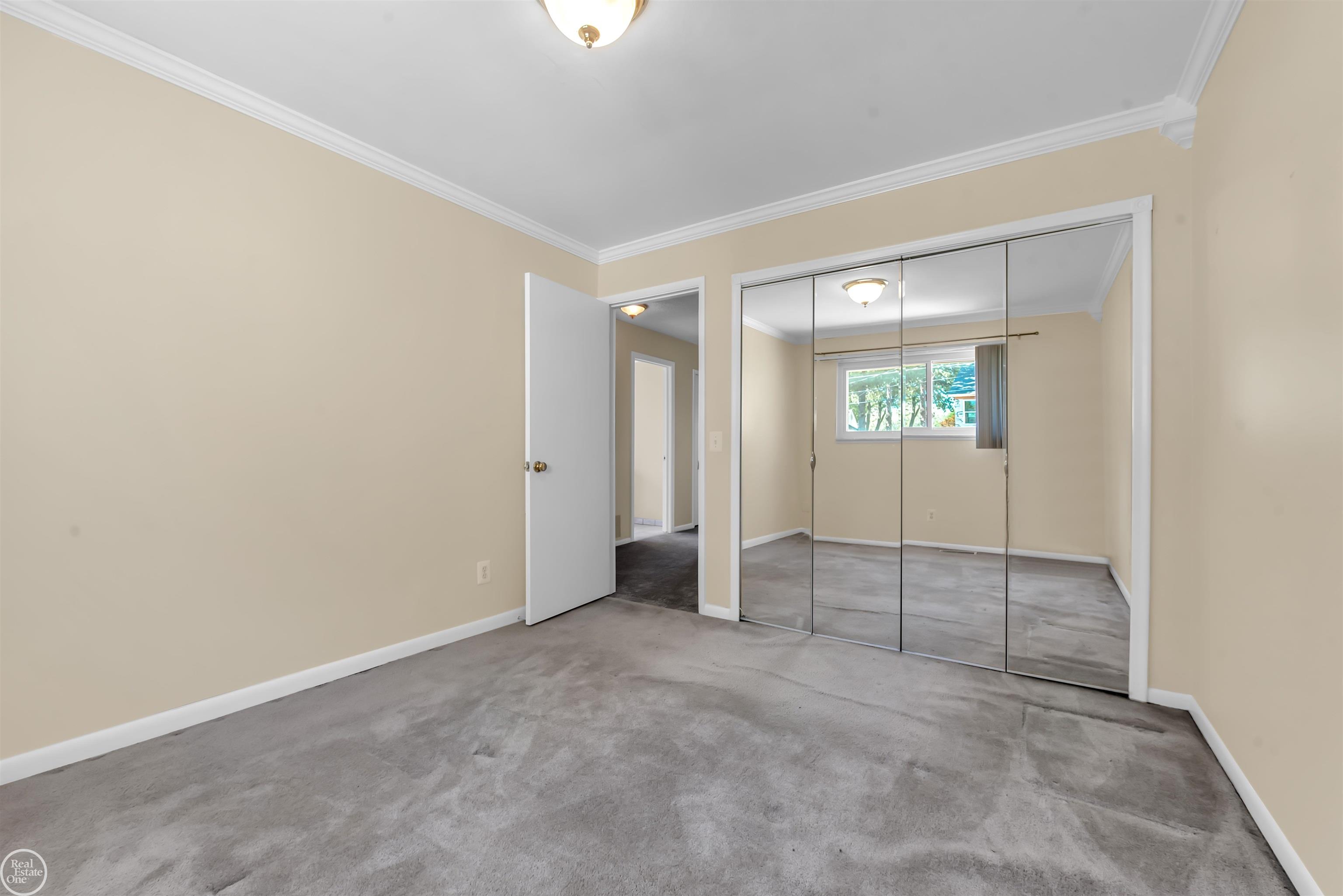 31316 Hayes Road Fraser, MI 48026 - Photo 13 of 31 50096934-12.JPG