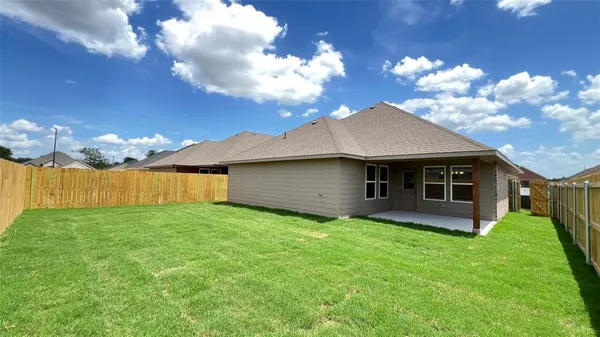 $1,900 | 606 Moseley Lane, Greenville, TX 75402