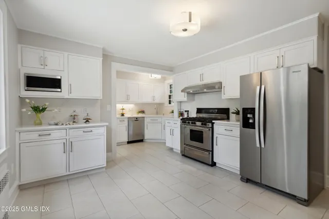 $4,500,000 | 106 Patterson Avenue, Greenwich, CT 06830