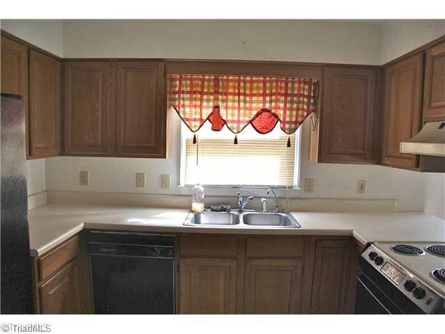 3717 Cameron Terrace High Point, NC 27265 - Photo 5 of 11 Kitchen.