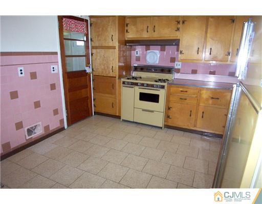 90 Leslie Road Colonia, NJ 07067 - Photo 2 of 10 Gallery Image 2