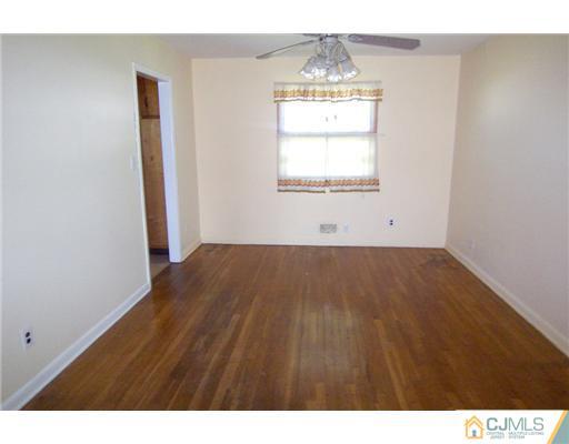 90 Leslie Road Colonia, NJ 07067 - Photo 4 of 10 Gallery Image 4