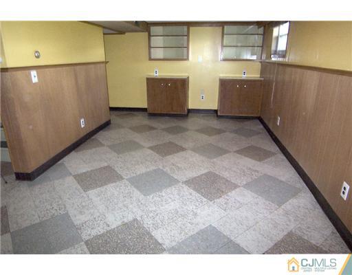 90 Leslie Road Colonia, NJ 07067 - Photo 5 of 10 Gallery Image 5