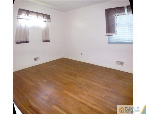 90 Leslie Road Colonia, NJ 07067 - Photo 8 of 10 Gallery Image 8