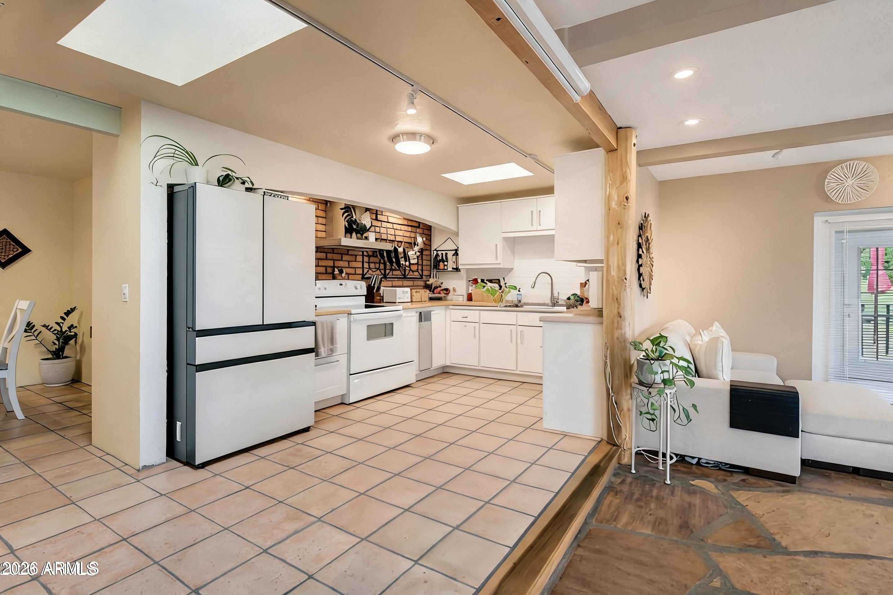 3235 East Maybe Manana Way Rimrock, AZ 86335 - Photo 11 of 30 Kitchen to Living Room