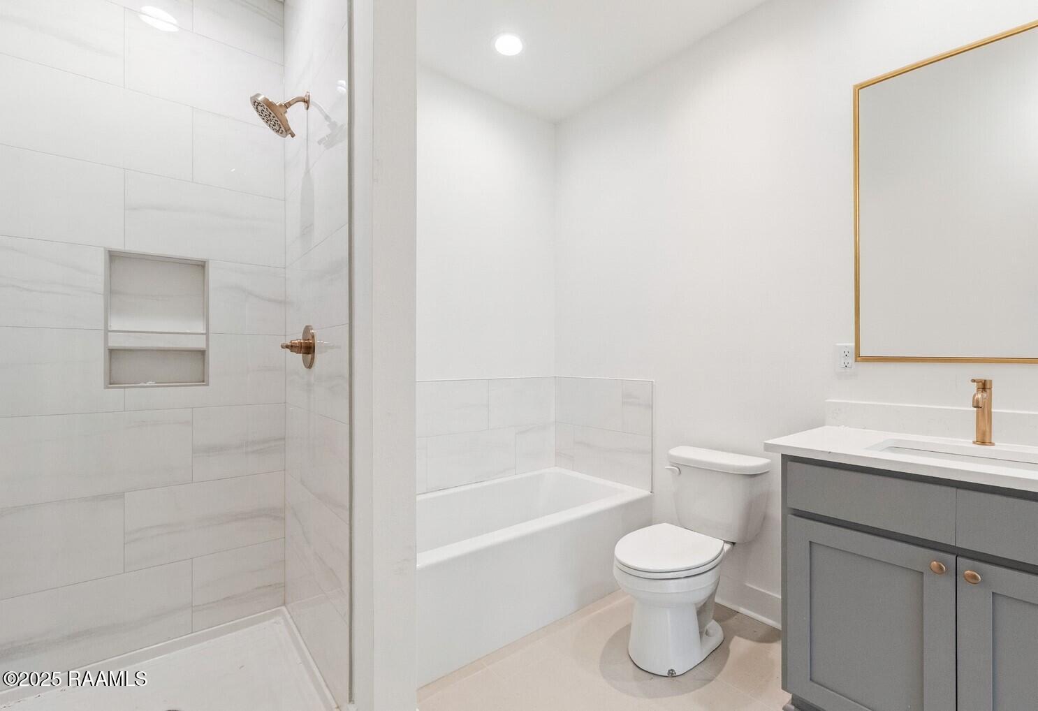 207 Steiner Road Lafayette, LA 70508 - Photo 6 of 13 bathroom 2