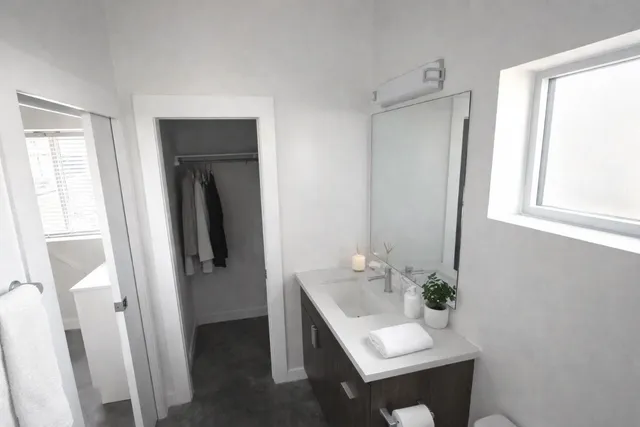 $1,675 | 1155 Perry Road, Unit B, Austin, TX 78721