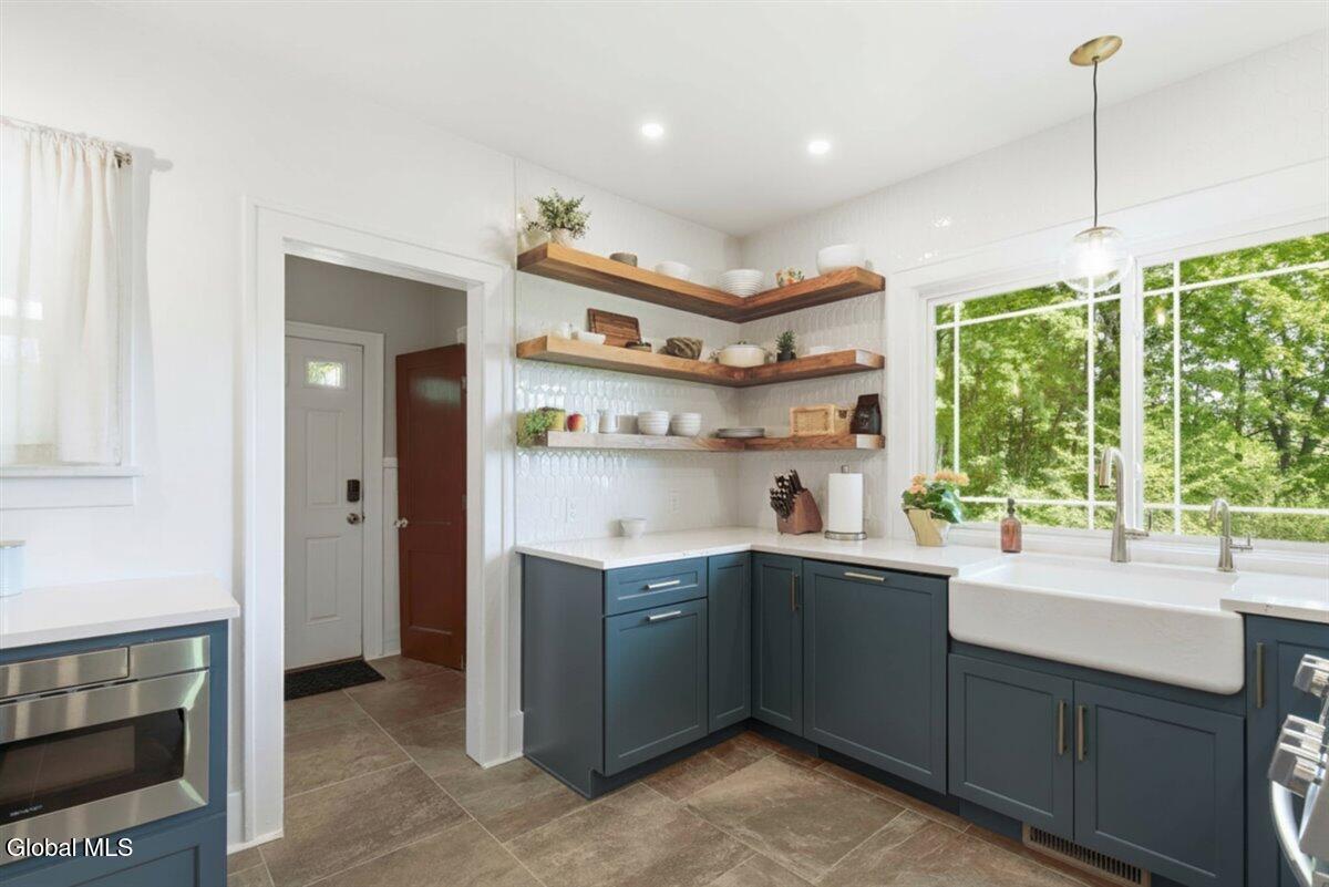 1505 Van Antwerp Road Niskayuna, NY 12309 - Photo 8 of 34 22-015_MW2_9588