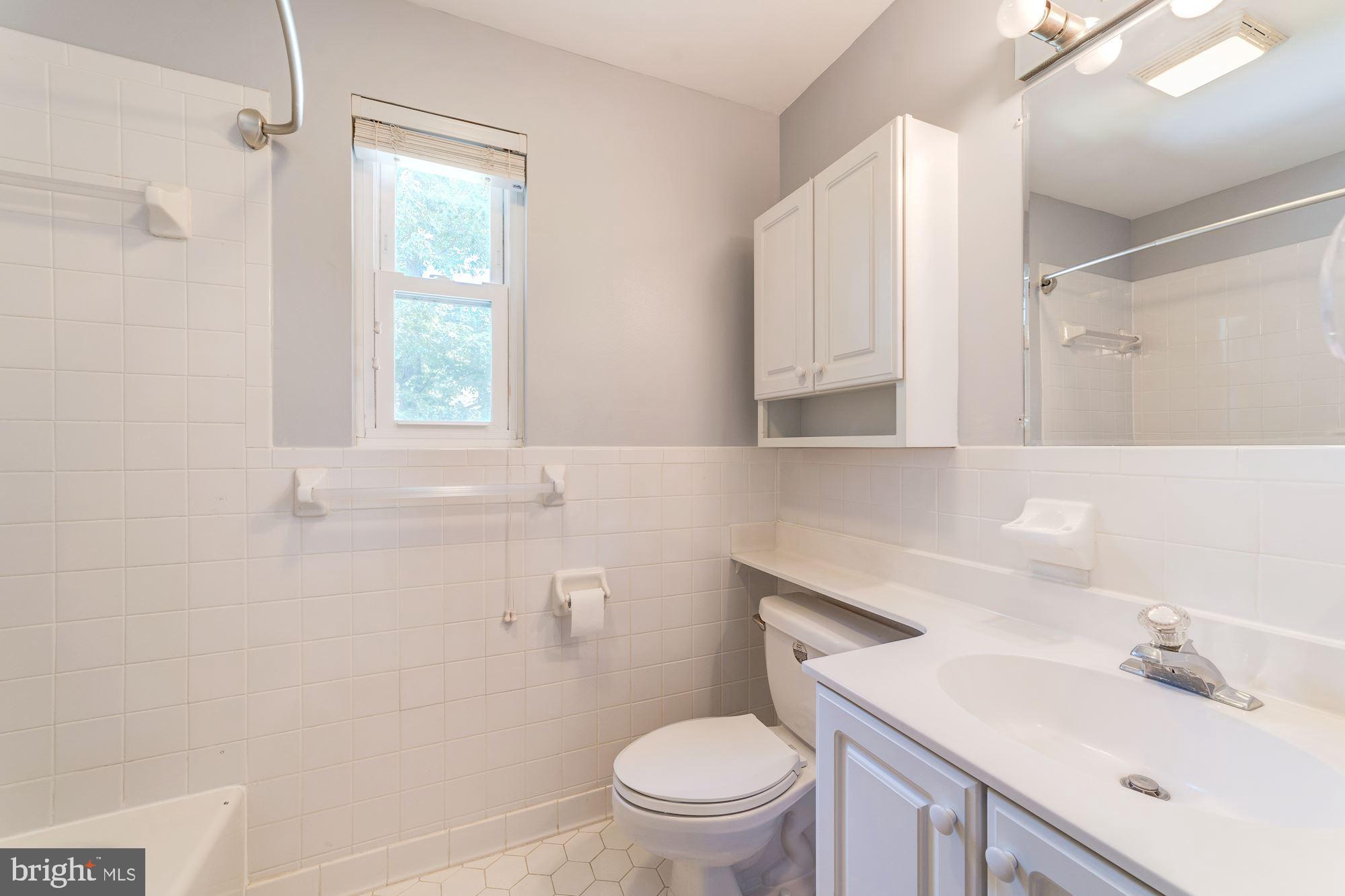 7510 June Street Springfield, VA 22150 - Photo 11 of 44 Upper level bath