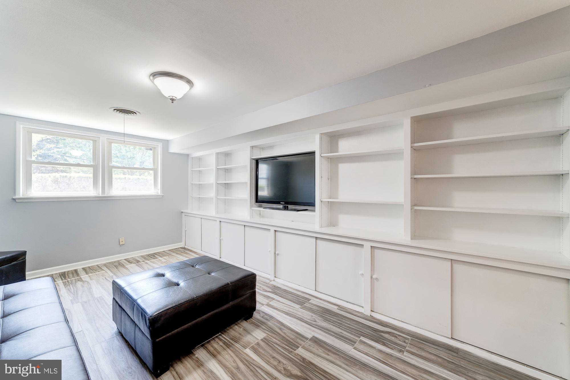 7510 June Street Springfield, VA 22150 - Photo 13 of 44 Built-ins and new tile floors