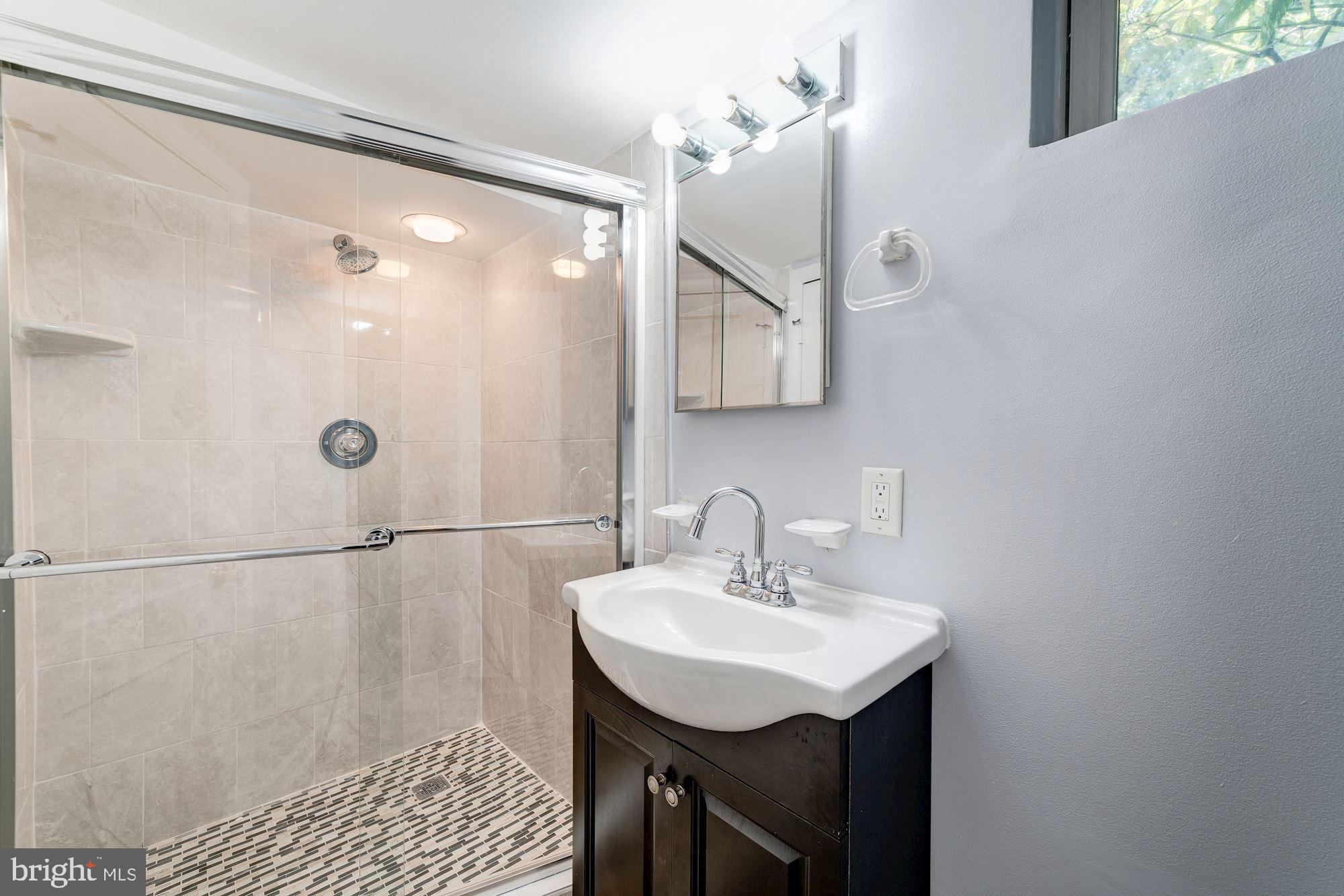 7510 June Street Springfield, VA 22150 - Photo 15 of 44 Full bath recently renovated
