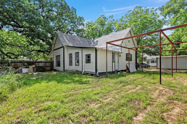 $184,000 | 707 South Robinson Street, Cleburne, TX 76031