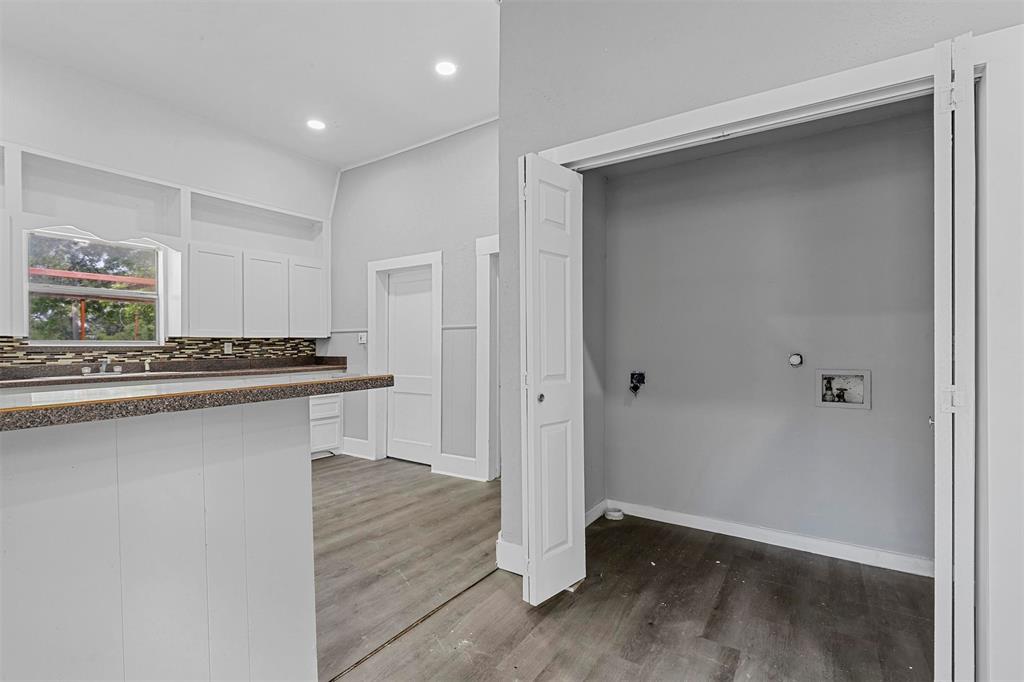 707 South Robinson Street Cleburne, TX 76031 - Photo 10 of 12