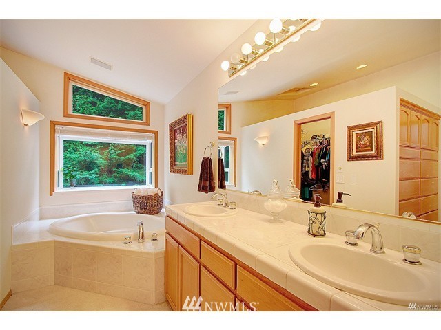 16829 Southeast Jones Road Renton, WA 98058 - Photo 13 of 25