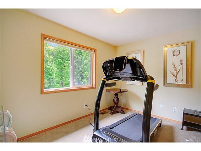 16829 Southeast Jones Road Renton, WA 98058 - Photo 15 of 25