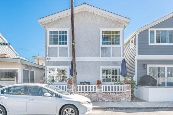 $4,395 | 210 1/2 36th Street, Newport Beach, CA 92663