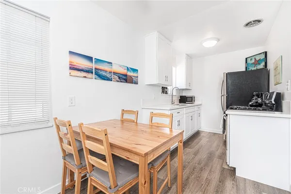 $4,395 | 210 1/2 36th Street, Newport Beach, CA 92663