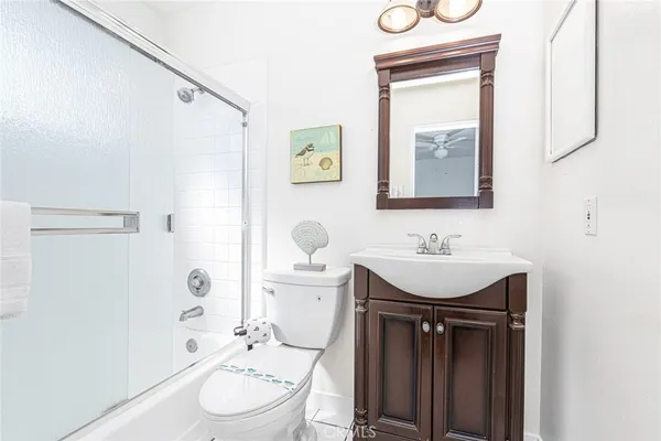 $4,395 | 210 1/2 36th Street, Newport Beach, CA 92663