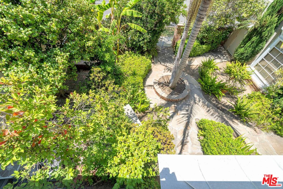 360 South Roxbury Drive Beverly Hills, CA 90212 - Photo 24 of 30 a view of a yard