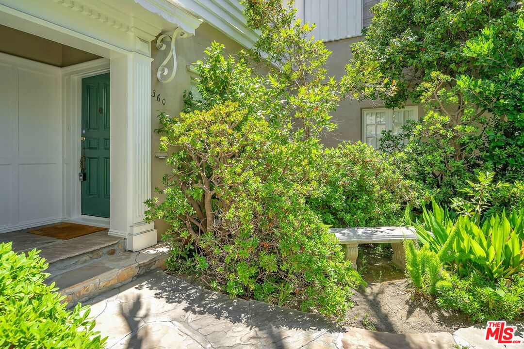 360 South Roxbury Drive Beverly Hills, CA 90212 - Photo 25 of 30 a view of a house with a yard