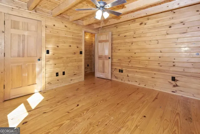 a view of a house with backyard and porch