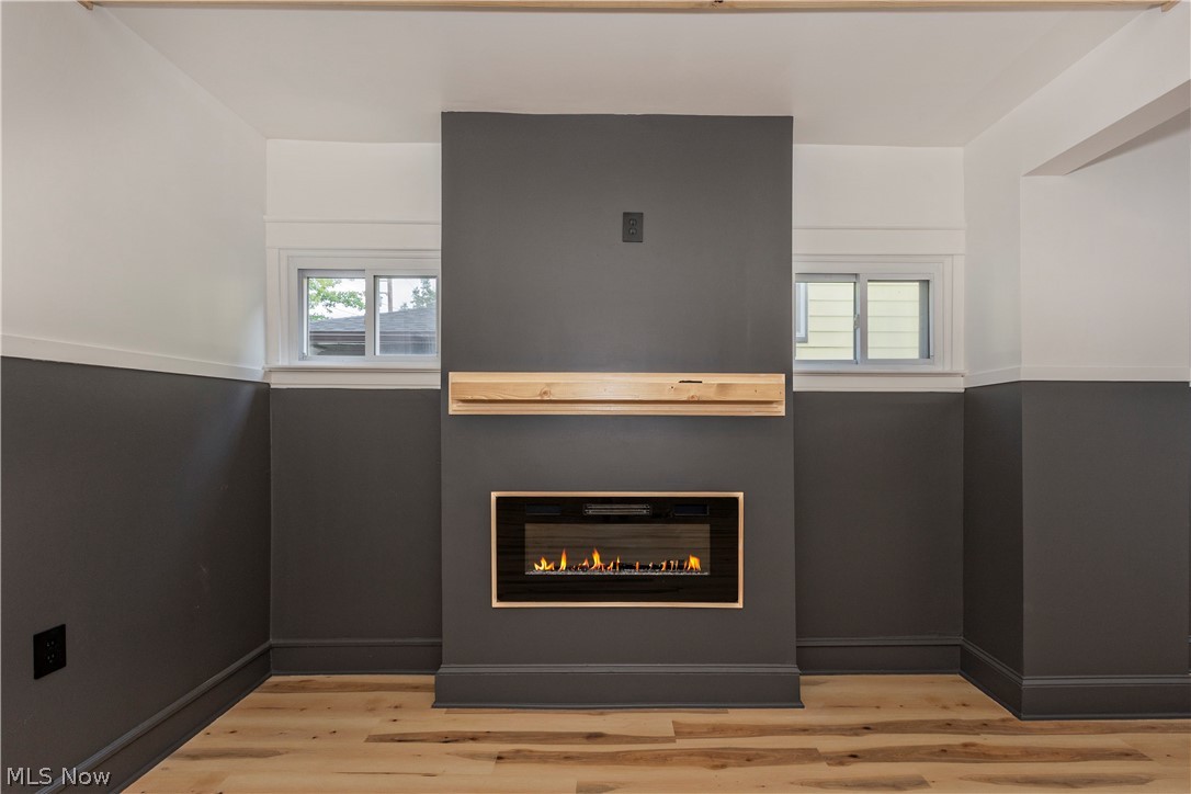 Electric fireplace