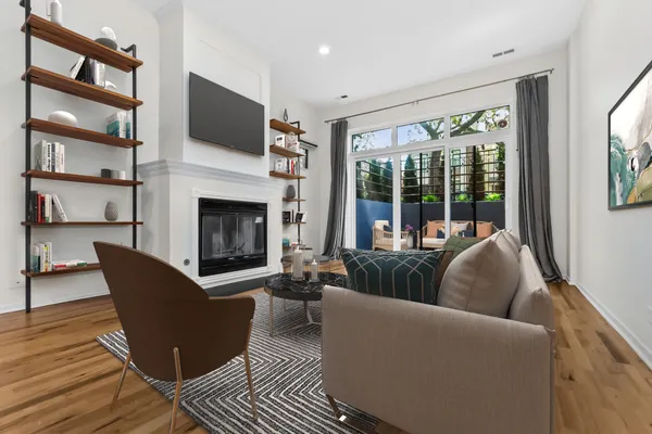 $3,600 | 1659 North Oakley Avenue, Unit 1, Chicago, IL 60647
