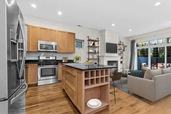 $3,600 | 1659 North Oakley Avenue, Unit 1, Chicago, IL 60647