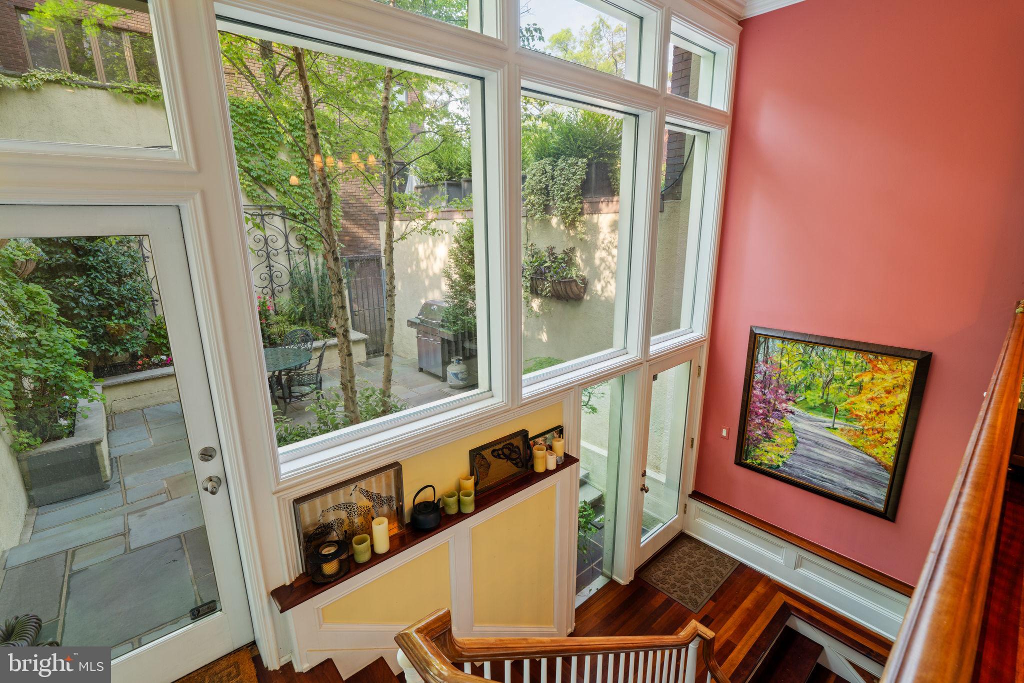 501 Pine Street Philadelphia, PA 19106 - Photo 16 of 52 a view of an entryway with wooden floor and windows