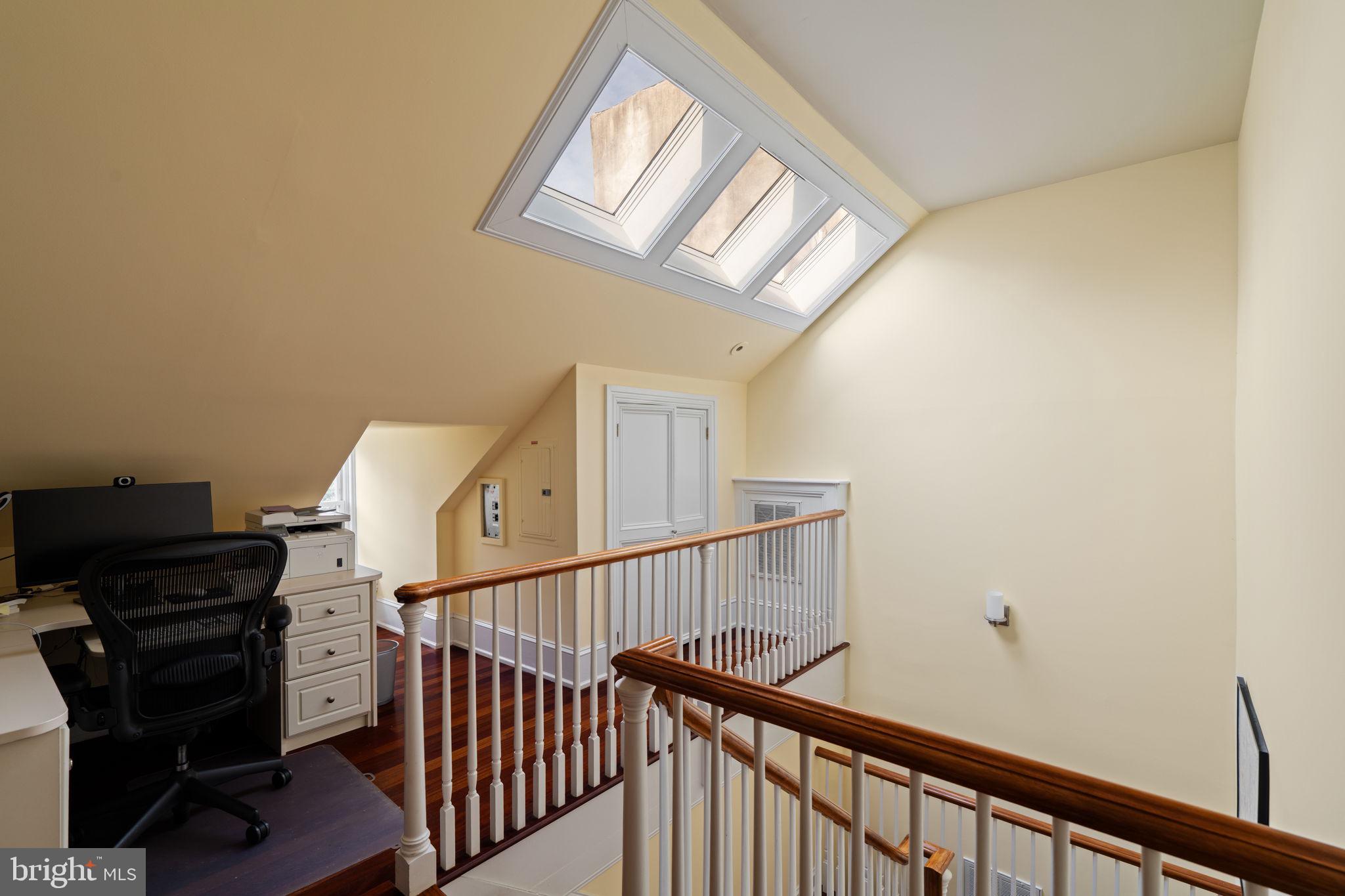 501 Pine Street Philadelphia, PA 19106 - Photo 46 of 52 a view of a hallway with stairs