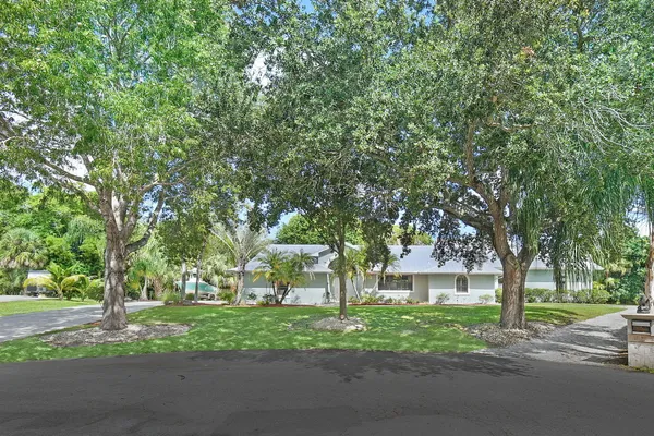 $775,000 | 1225 Southwest Magnolia Bluff Drive, Palm City, FL 34990