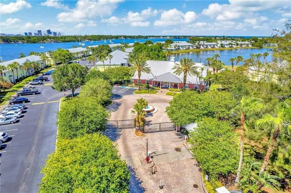 $2,600 | 3837 Pompano Drive Southeast, Unit 3837(FURNISHED), St. Petersburg, FL 33705