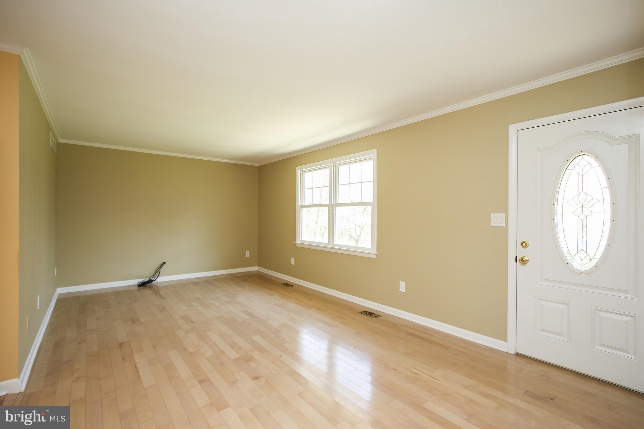 300 Warfieldsburg Road Westminster, MD 21157 - Photo 3 of 30 an empty room with window