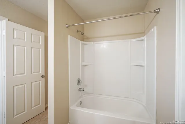 $1,800 | 438 Walnut Crest, Selma, TX 78154