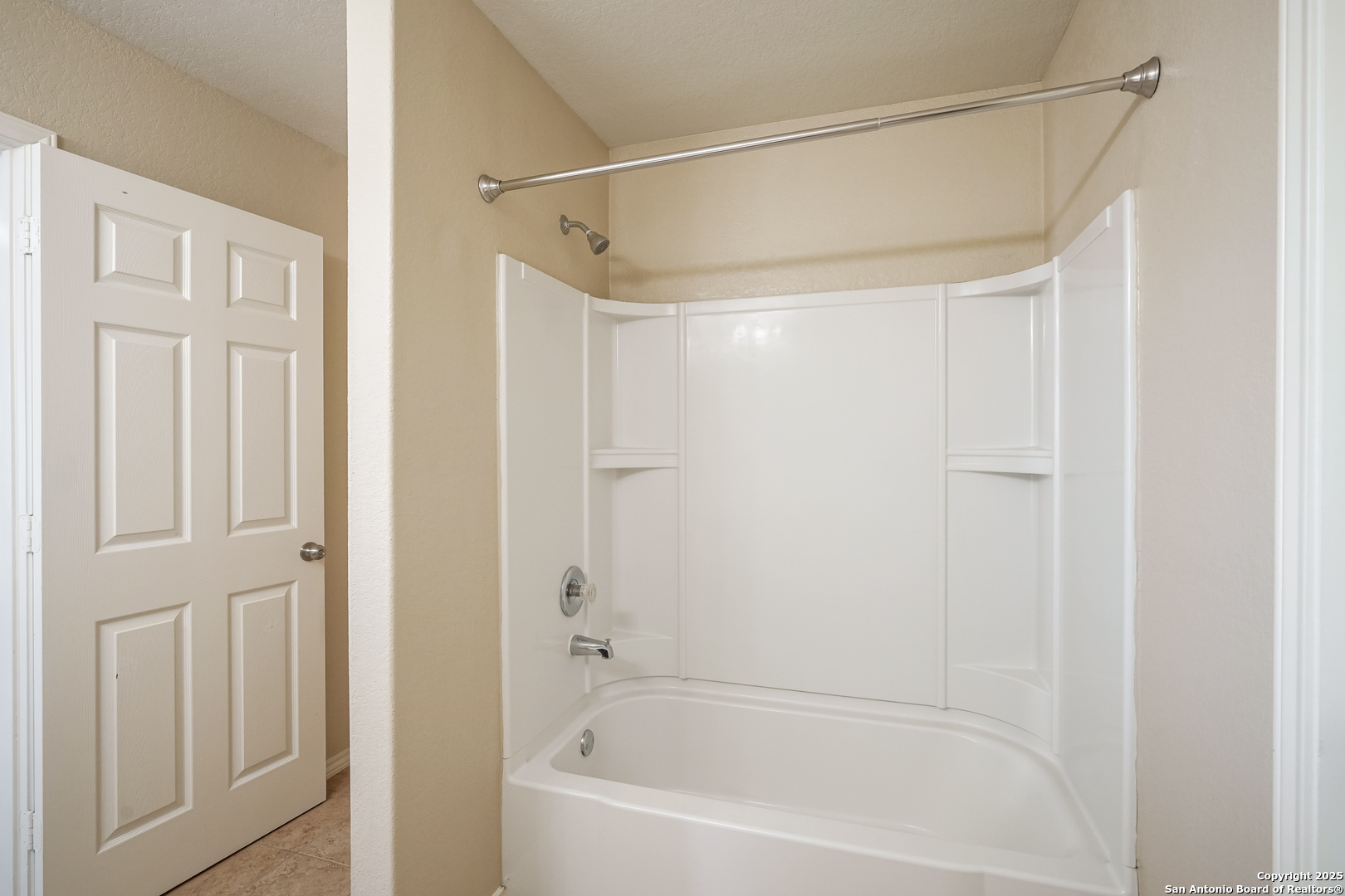 438 Walnut Crest Selma, TX 78154 - Photo 24 of 33 a bathroom with a bathtub