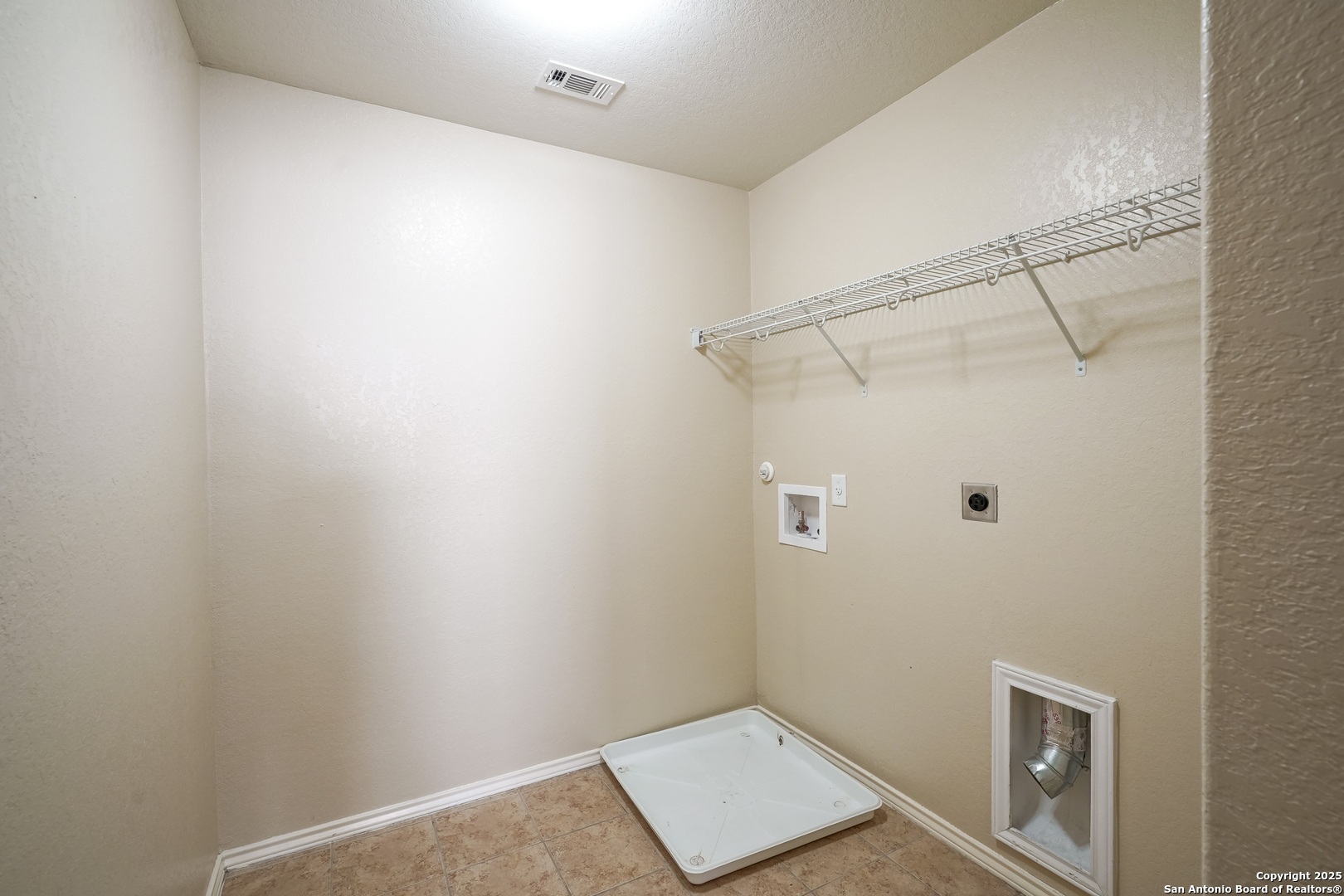 438 Walnut Crest Selma, TX 78154 - Photo 29 of 33 a view of a small space