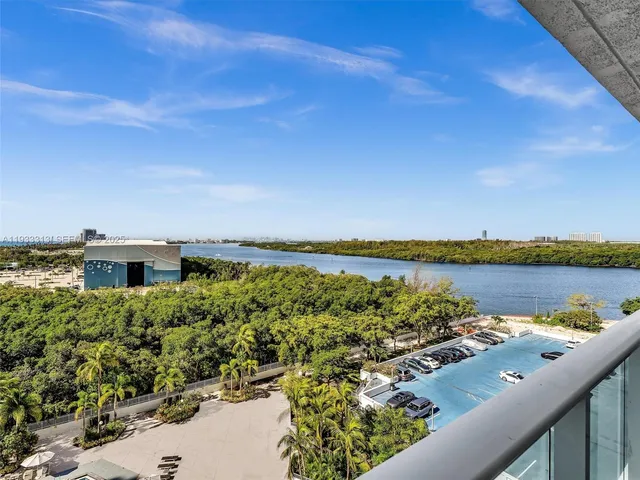 $2,890 | 100 Bayview Drive, Unit 1025, Sunny Isles Beach, FL 33160