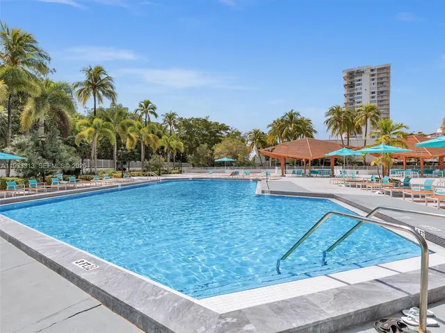 $2,890 | 100 Bayview Drive, Unit 1025, Sunny Isles Beach, FL 33160