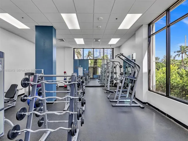 $2,890 | 100 Bayview Drive, Unit 1025, Sunny Isles Beach, FL 33160