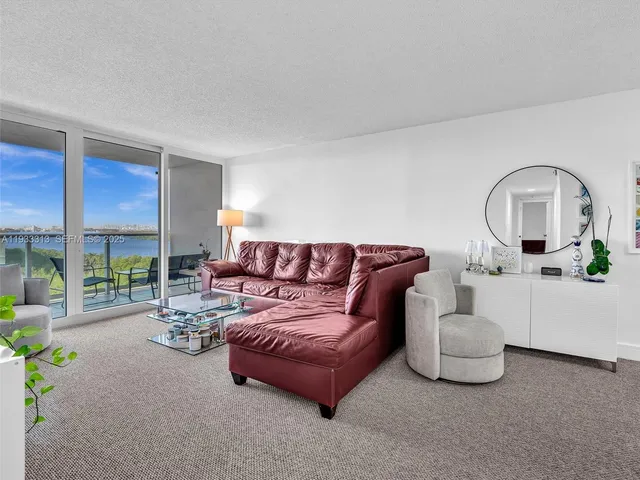$2,890 | 100 Bayview Drive, Unit 1025, Sunny Isles Beach, FL 33160