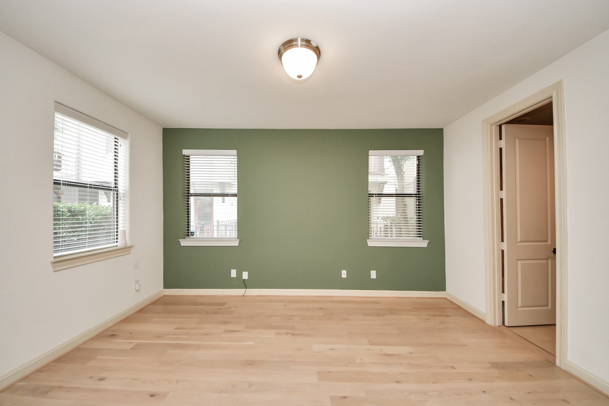 3229 Maxroy Street Houston, TX 77008 - Photo 7 of 43 1st floor guest suite.