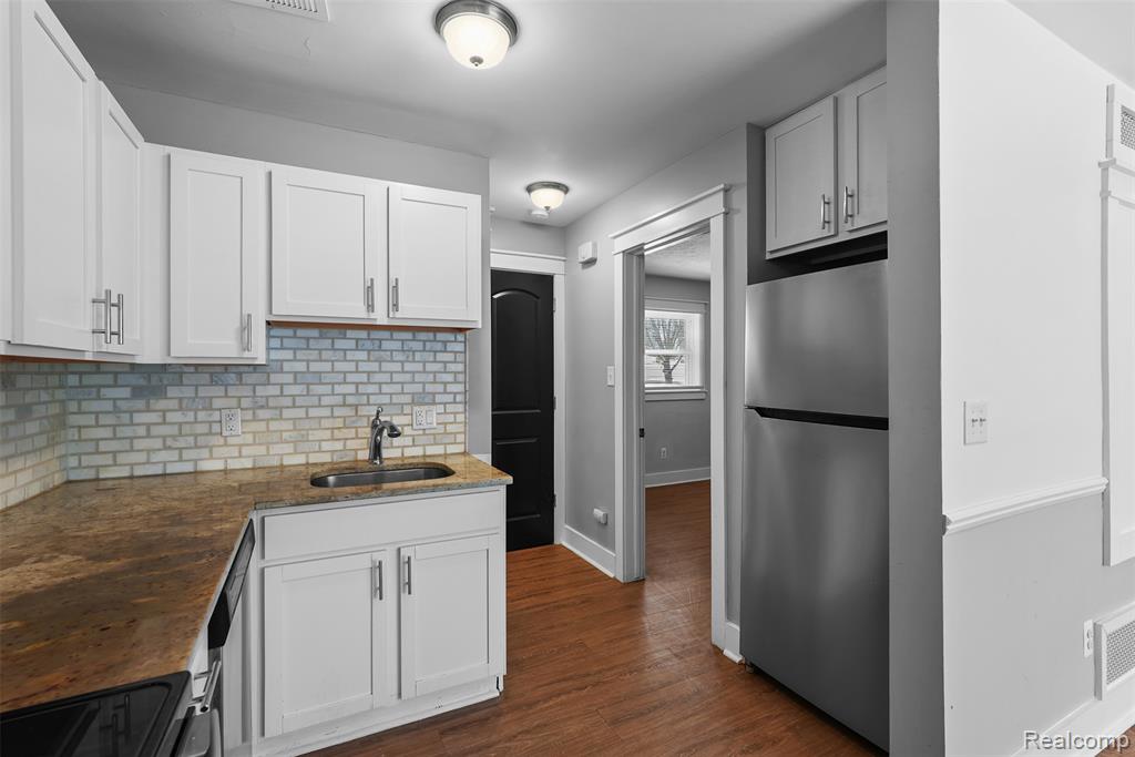 4403 Crooks Road Royal Oak, MI 48073 - Photo 7 of 11