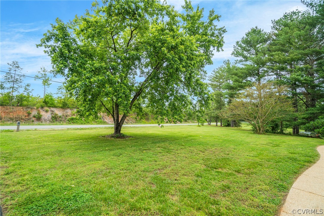 2453 Fairground Road Maidens, VA 23102 - Photo 9 of 36