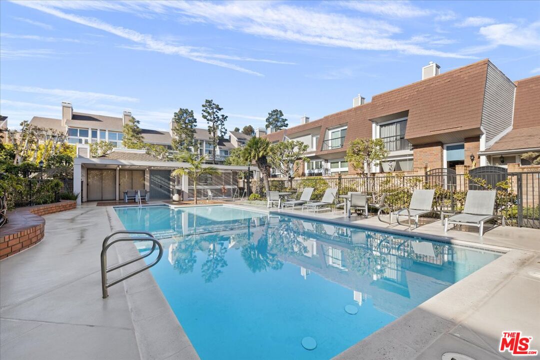 4351 Alla Road, Unit 8 Marina del Rey, CA 90292 - Photo 16 of 31 a view of a swimming pool