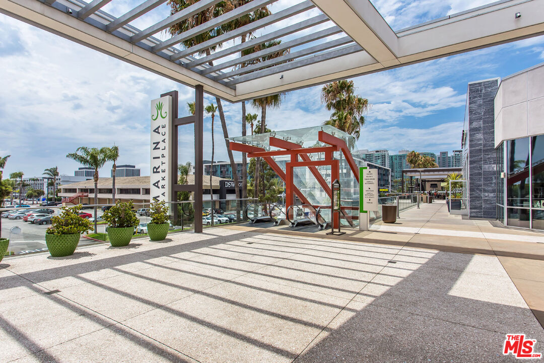 4351 Alla Road, Unit 8 Marina del Rey, CA 90292 - Photo 28 of 31 a view of fountain along the path