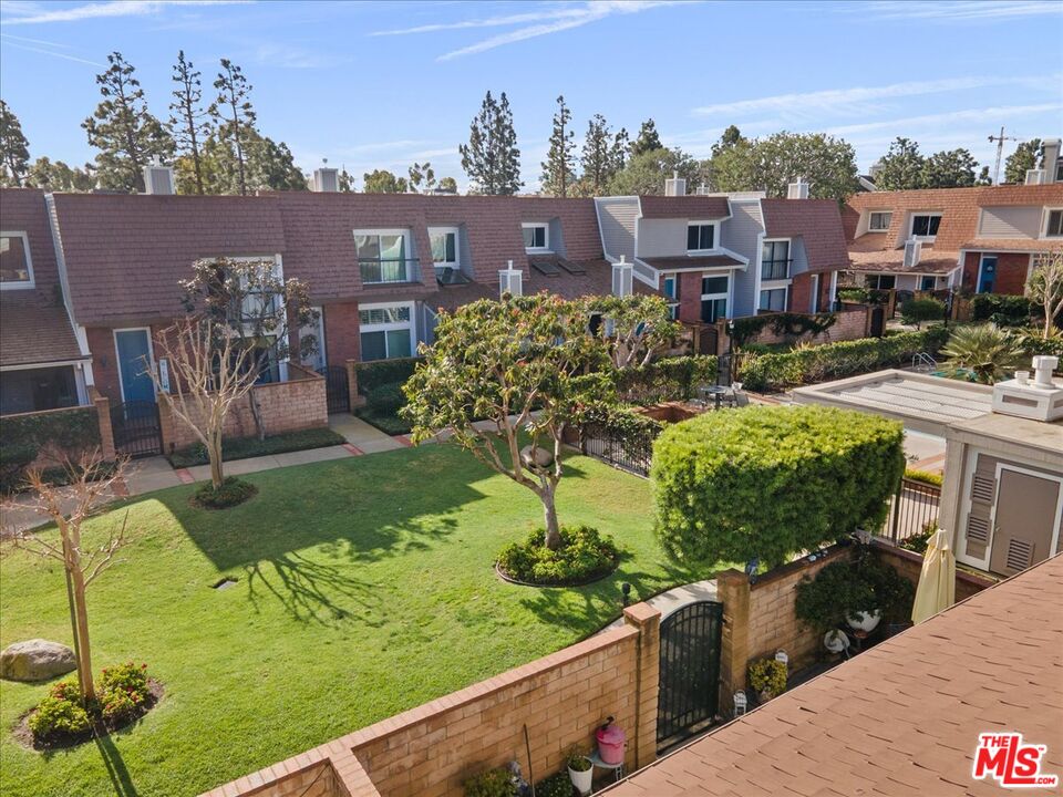 4351 Alla Road, Unit 8 Marina del Rey, CA 90292 - Photo 5 of 31 a view of a city
