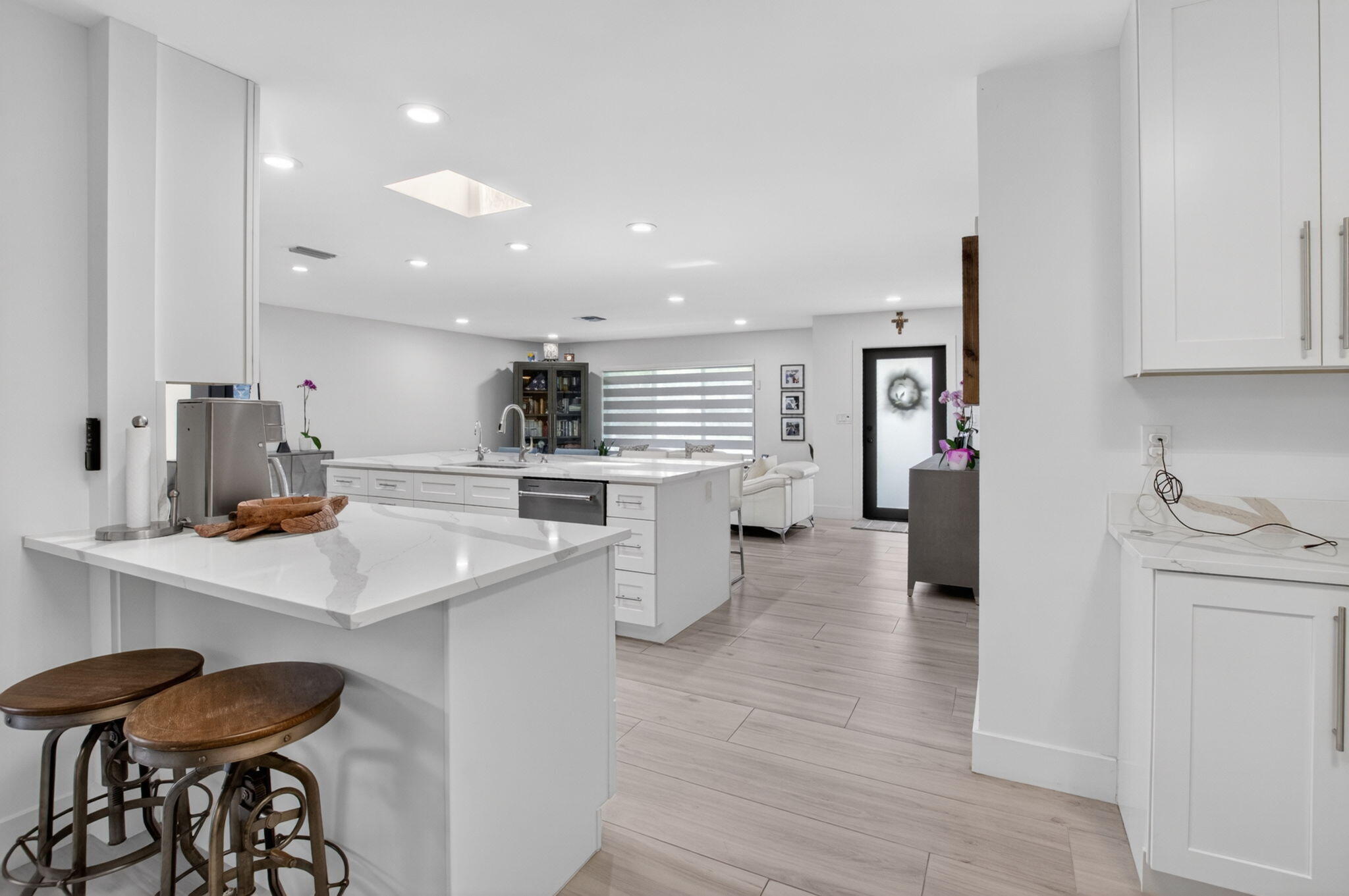 658 Northwest 7th Avenue Boca Raton, FL 33486 - Photo 10 of 37 Open to Kitchen